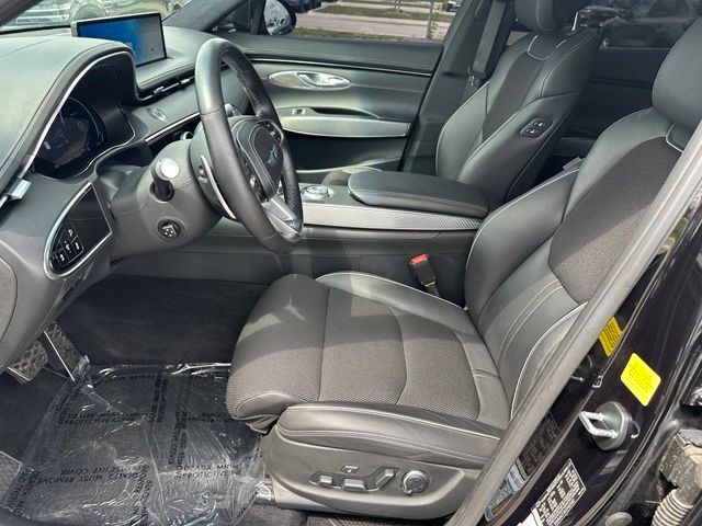 2025 Genesis GV70 2.5T — photo 21 of 43