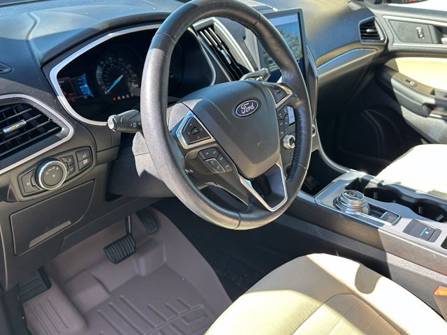 2021 Ford Edge SEL — photo 17 of 25