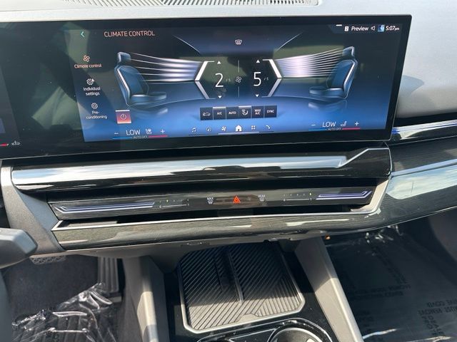 2025 BMW 5 Series 530i xDrive — photo 22 of 27
