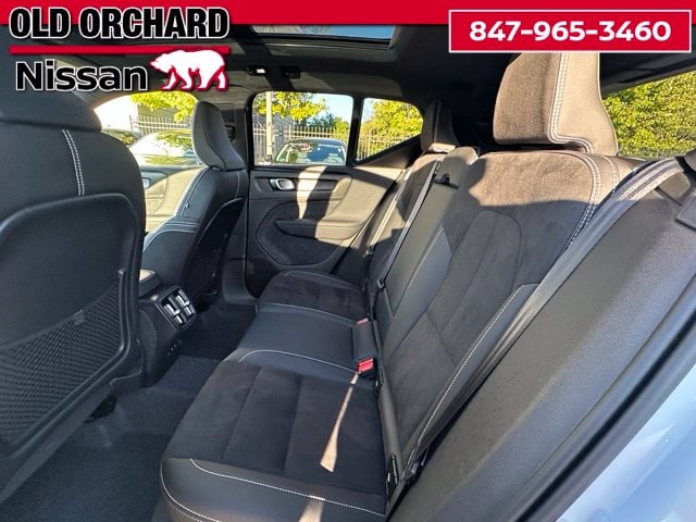 2025 Volvo XC40 B5 Plus Dark Theme — photo 14 of 22