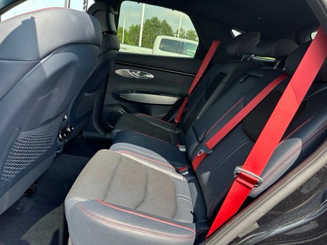 2023 Genesis GV70 2.5T — photo 14 of 37