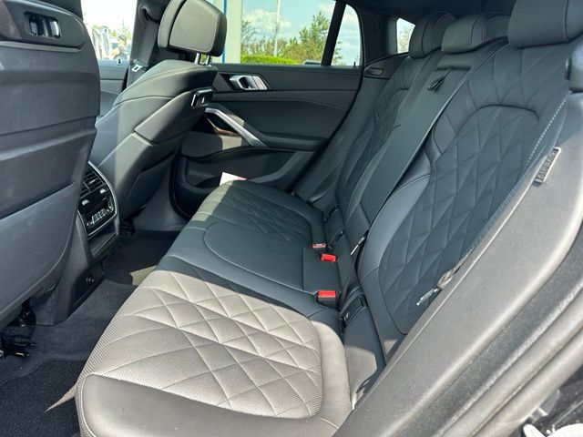 2025 BMW X6 xDrive40i — photo 13 of 28