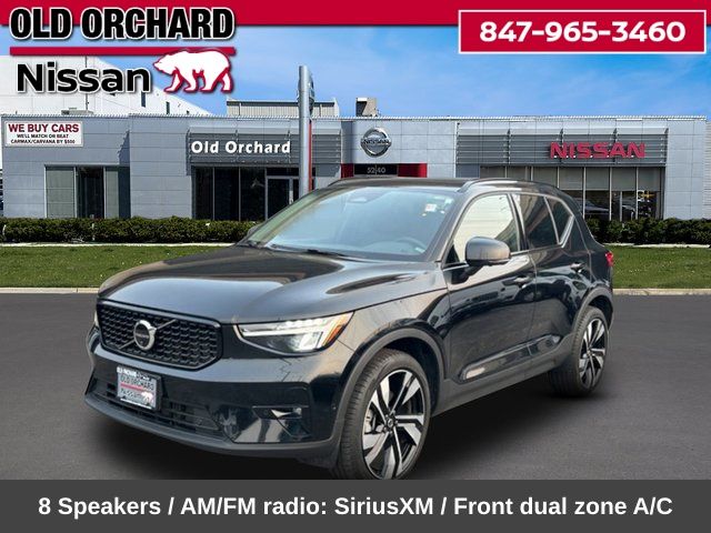 2025 Volvo XC40 B5 Plus Dark Theme