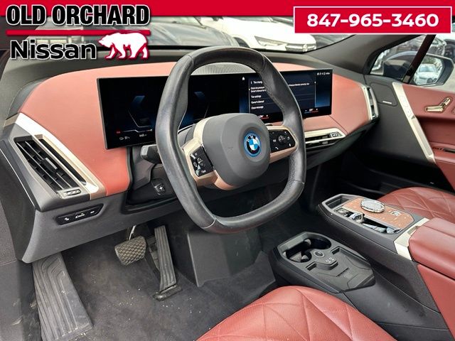 2023 BMW iX xDrive50 — photo 18 of 25