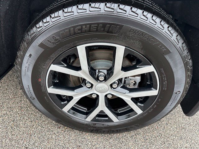2023 Jeep Grand Cherokee Limited — photo 8 of 36