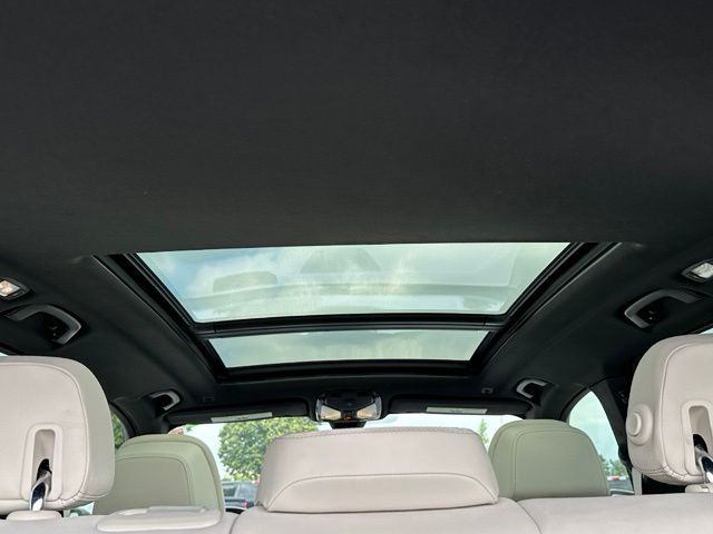 2022 BMW X5 M50i — photo 11 of 49
