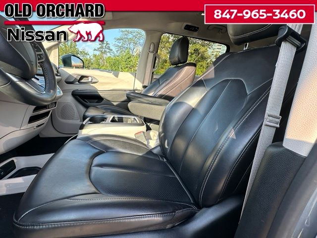 2023 Chrysler Pacifica Touring L — photo 9 of 20