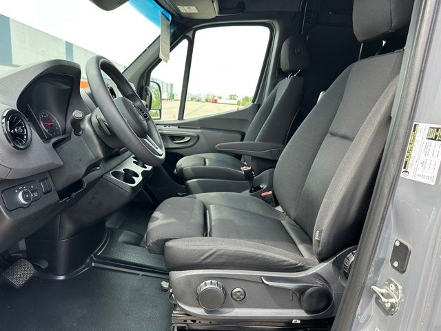 2024 Mercedes-Benz Sprinter 2500 Cargo 170 WB — photo 16 of 28
