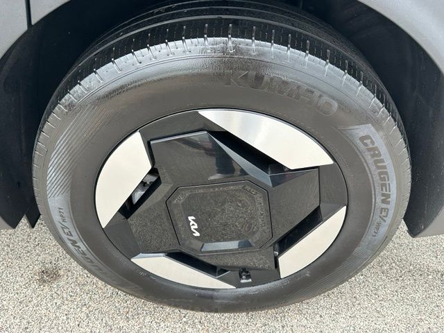 2024 Kia EV9 Wind — photo 8 of 44