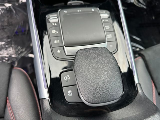 2023 Mercedes-Benz GLB GLB 35 AMG® — photo 27 of 37