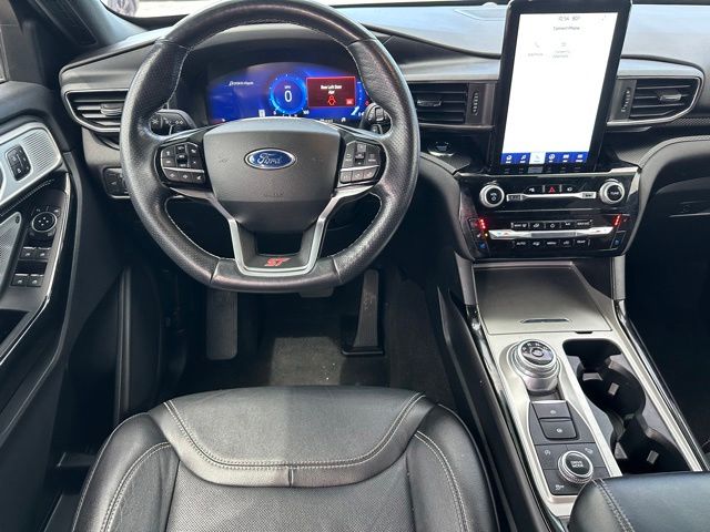 2022 Ford Explorer ST — photo 17 of 33
