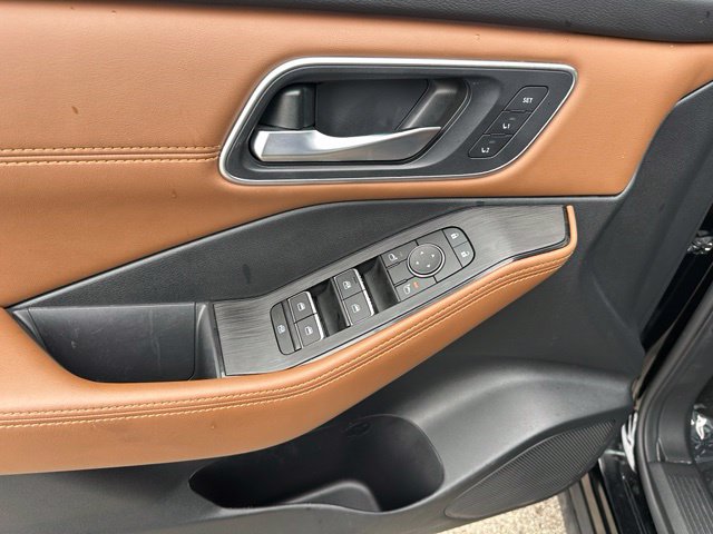 2024 Nissan Rogue Platinum — photo 23 of 38