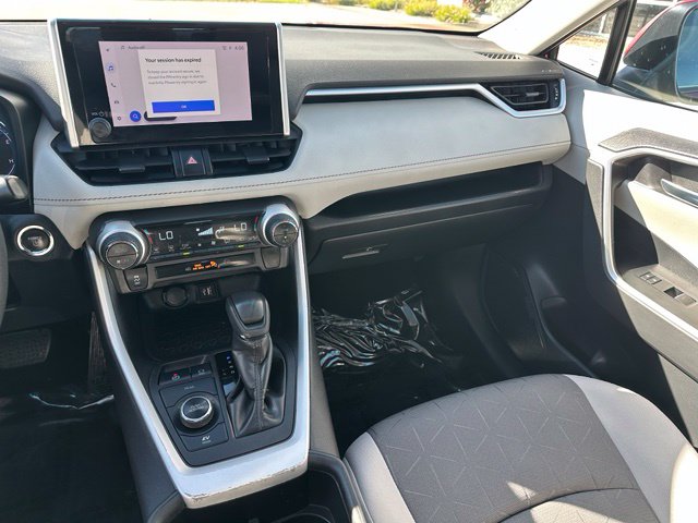 2024 Toyota RAV4 Hybrid XLE — photo 16 of 29
