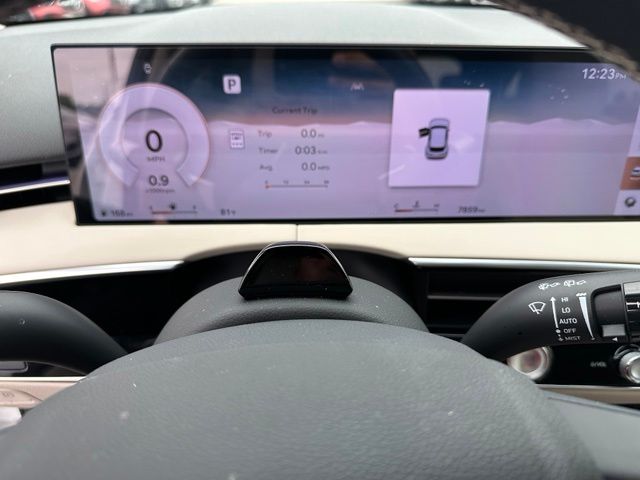 2026 Genesis GV70 2.5T Advanced — photo 35 of 37