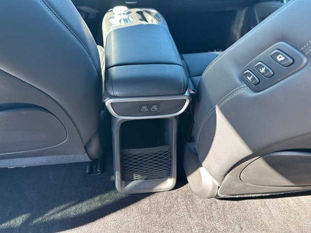 2025 Genesis GV60 Advanced — photo 18 of 41