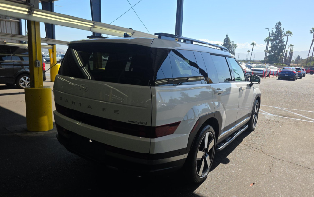 2025 Hyundai Santa Fe Hybrid Limited — photo 4 of 10
