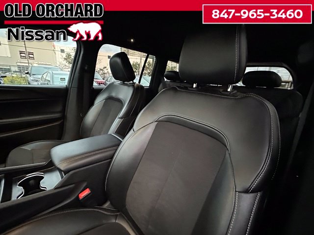 2024 Jeep Grand Cherokee Altitude — photo 11 of 20