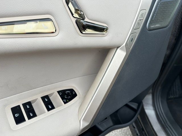 2023 BMW iX M60 — photo 22 of 32