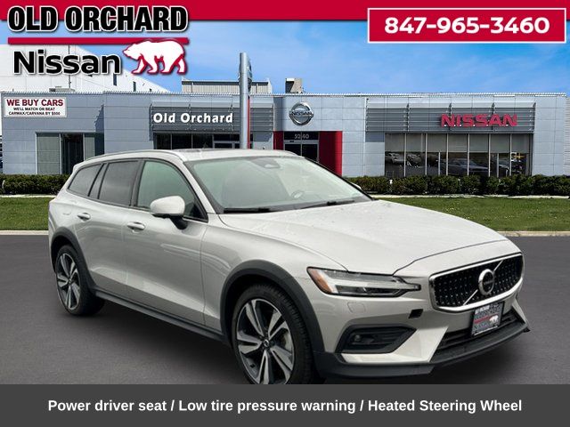 2025 Volvo V60 Cross Country B5 Plus — photo 5 of 22