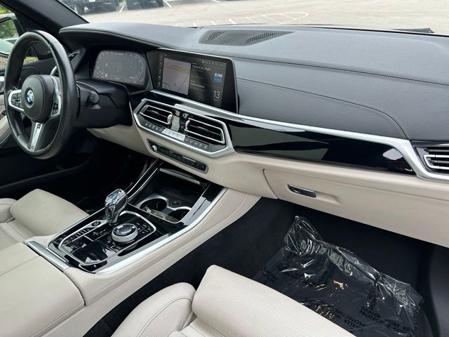 2022 BMW X5 M50i — photo 29 of 49