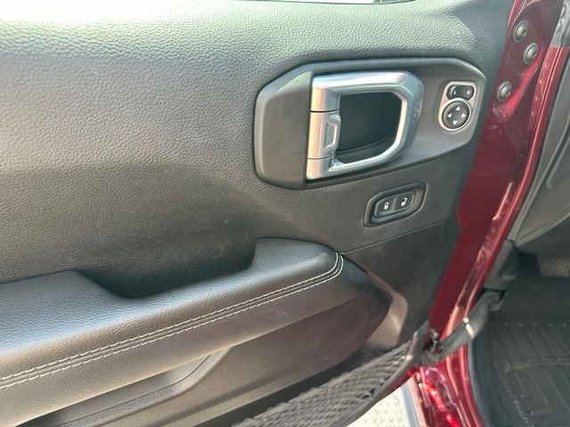 2021 Jeep Gladiator Overland — photo 17 of 28