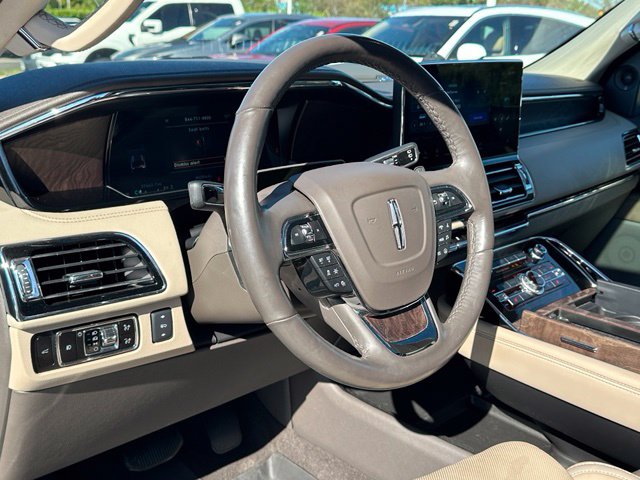 2023 Lincoln Navigator L Reserve — photo 25 of 37