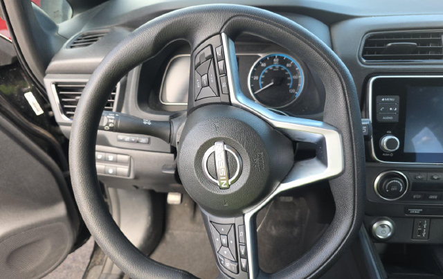 2025 Nissan Leaf S — photo 7 of 8