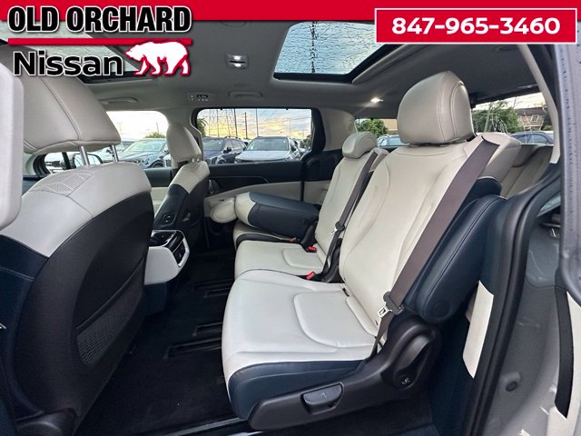 2025 Kia Carnival SX — photo 14 of 24