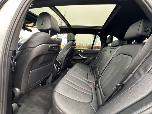 2021 BMW X5 xDrive45e — photo 17 of 34