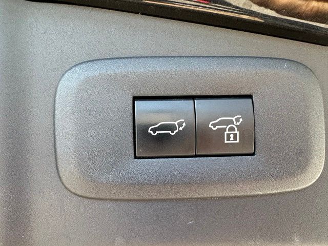 2023 LEXUS RZ 450e Premium — photo 15 of 32