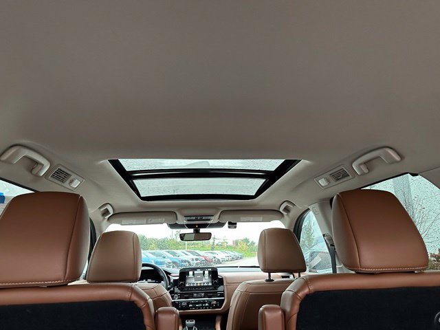 2024 Nissan Pathfinder Platinum — photo 13 of 36
