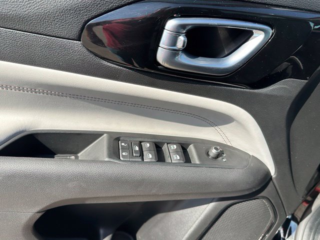 2022 Jeep Compass Limited — photo 17 of 25