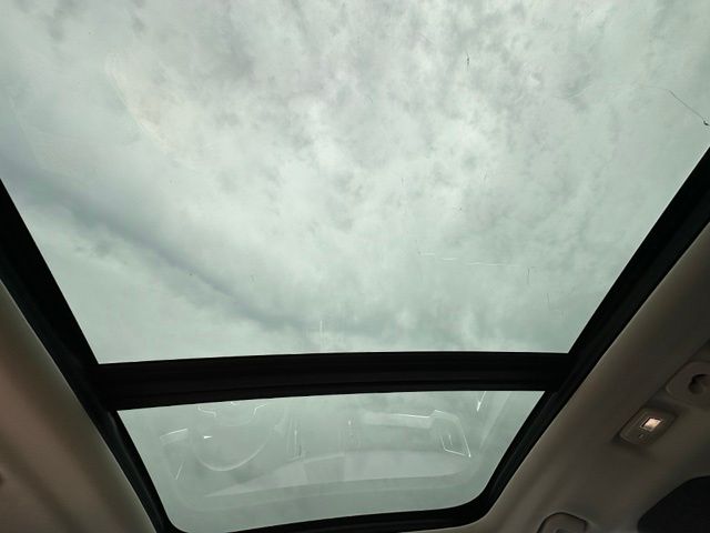 2025 Volvo XC60 B5 Plus — photo 16 of 32