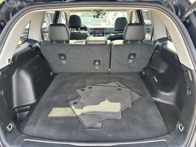 2023 Jeep Grand Cherokee Limited — photo 12 of 37