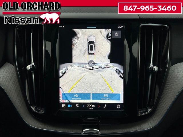 2025 Volvo XC60 B5 Plus — photo 17 of 22