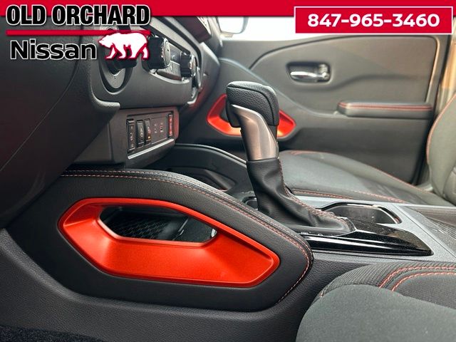 2025 Nissan Frontier PRO-4X — photo 13 of 23