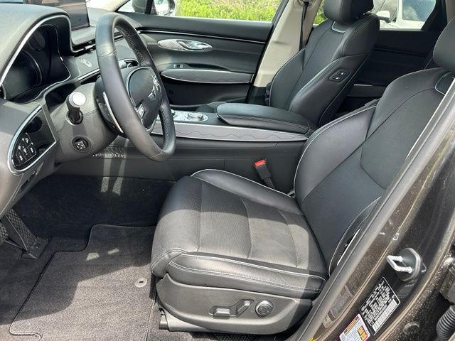 2025 Genesis GV70 2.5T — photo 19 of 34