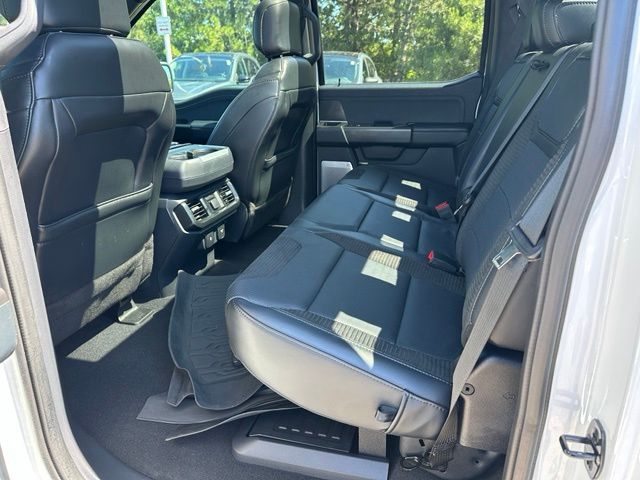 2023 Ford F-150 Raptor — photo 13 of 37
