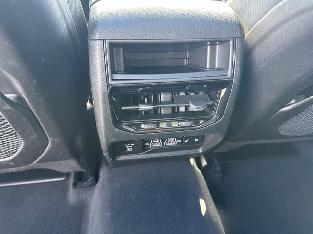 2023 Jeep Grand Cherokee Limited — photo 19 of 37