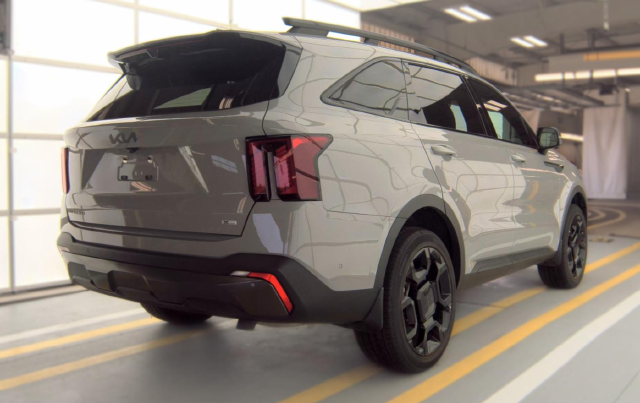 2025 Kia Sorento X-Line SX Prestige — photo 3 of 10
