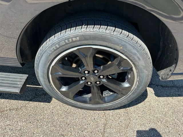 2022 Ford Expedition Limited — photo 8 of 38
