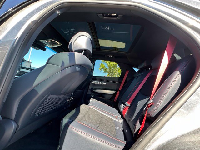 2023 Genesis GV70 2.5T — photo 16 of 41