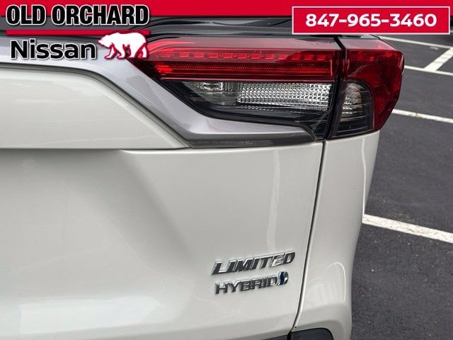 2022 Toyota RAV4 Hybrid Limited — photo 11 of 23