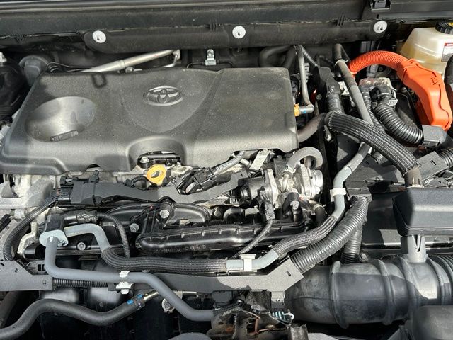 2022 Toyota RAV4 Hybrid XLE — photo 9 of 28