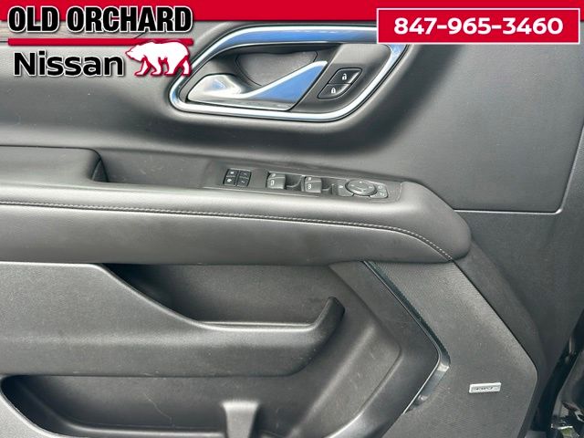 2022 Chevrolet Suburban LT — photo 8 of 23