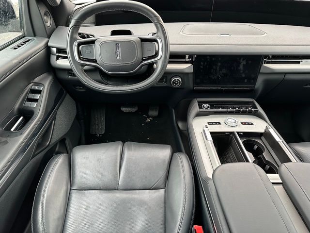 2025 Lincoln Navigator L Reserve — photo 21 of 41