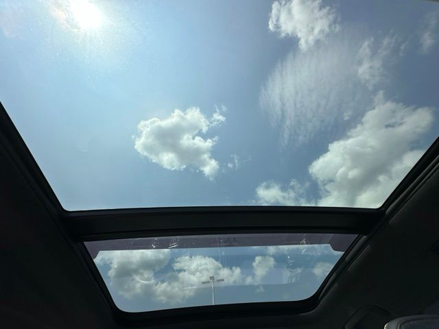 2023 Volvo XC40 Recharge Pure Electric Ultimate — photo 15 of 26