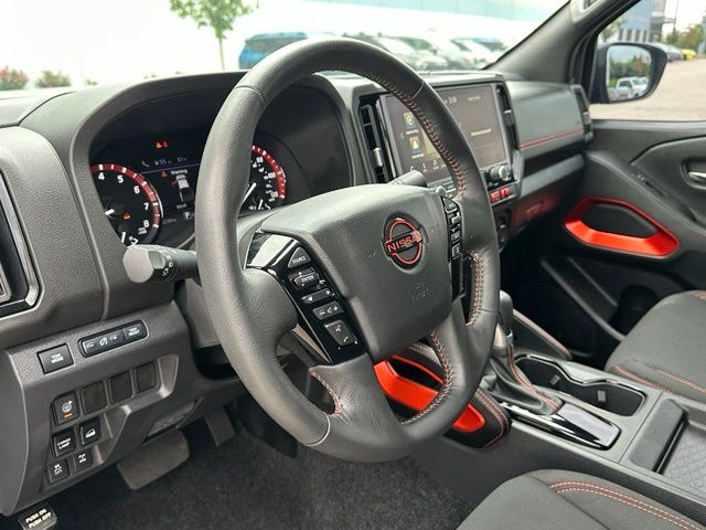 2025 Nissan Frontier PRO-4X — photo 36 of 43