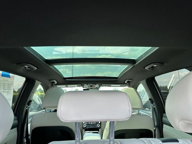 2025 Hyundai Tucson Hybrid Limited — photo 11 of 39