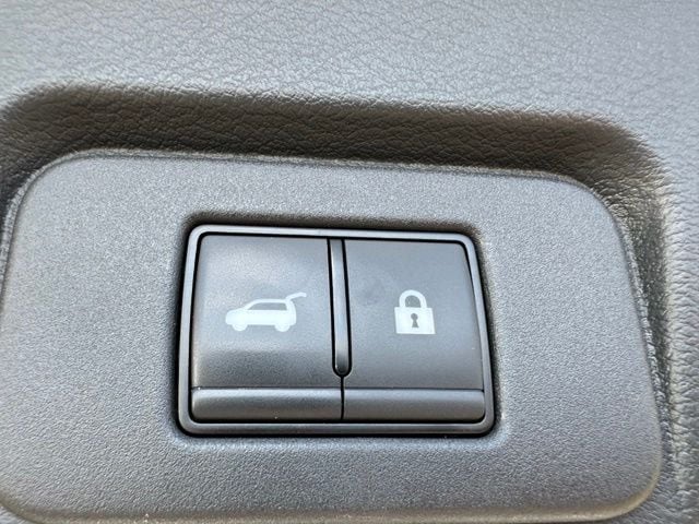 2024 Nissan Rogue Platinum — photo 12 of 30